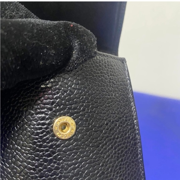CHANEL 1995 Stitch Case Caviar PM Pochette - Picture 4 of 14